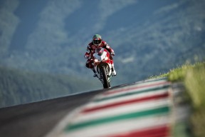 kaiyun-周琦赛后谦逊发言登热搜，新疆男篮险胜阿森纳引发热议